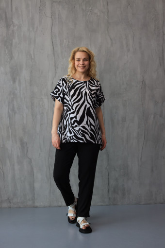 Літній жіночий костюм